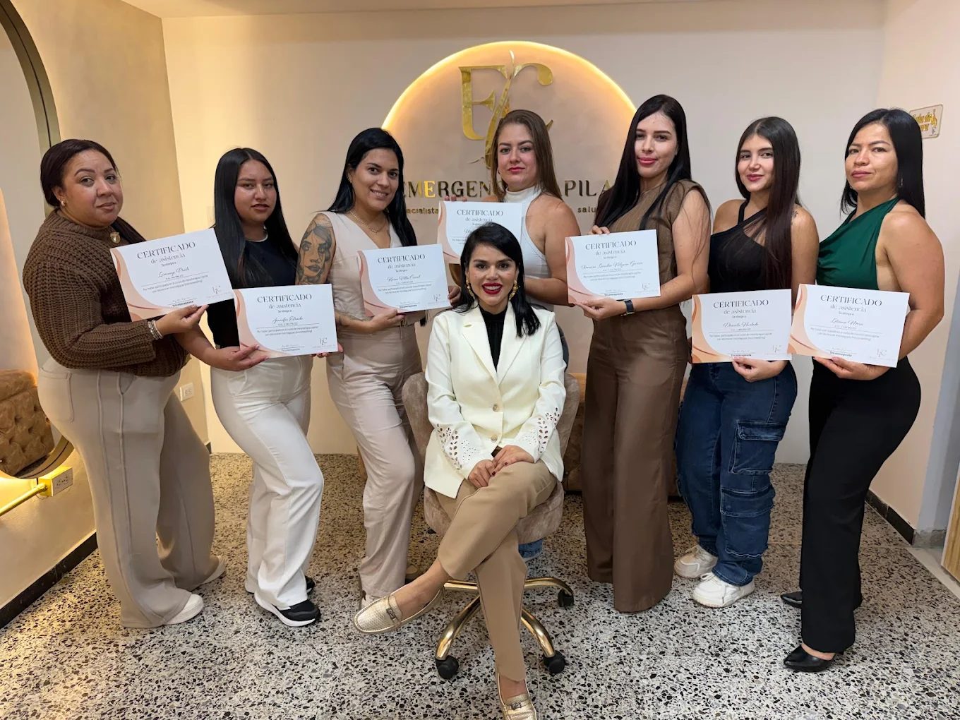 Equipo de Emergencia Capilar en Cali junto a la fundadora Liz Lizcano